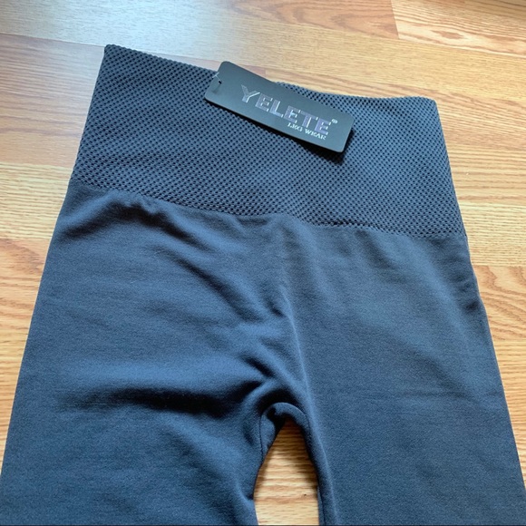 pair of women’s leggings - Picture 4 of 5